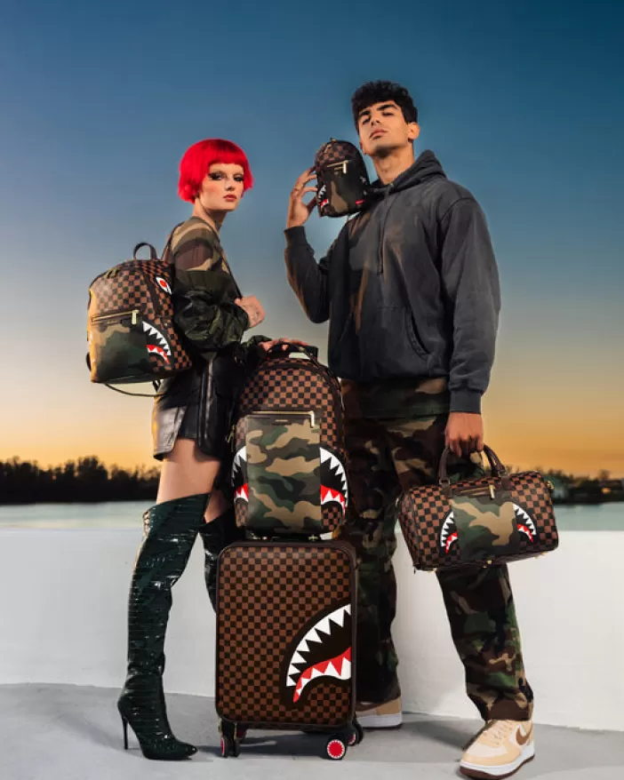 CARRY-ON LUGGAGE*Sprayground EXTERIOR GOLD ZIP POCKET SHARKS IN PARIS JETSETTER CARRY-ON LUGGAGE