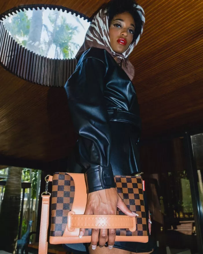 CROSSOVER CLUTCHES*Sprayground HENNY AIR TO THE THRONE CROSSOVER CLUTCH