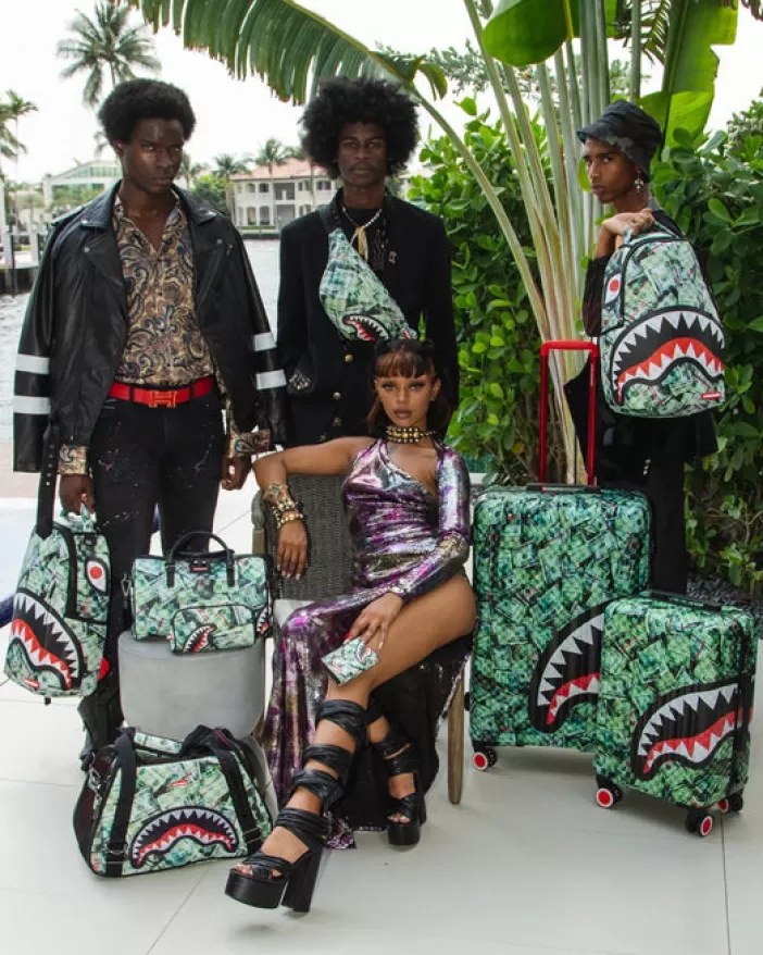 FULL-SIZE LUGGAGE*Sprayground MAMA I MADE IT SHARKITECTURE HARDSHELL FULL-SIZE LUGGAGE