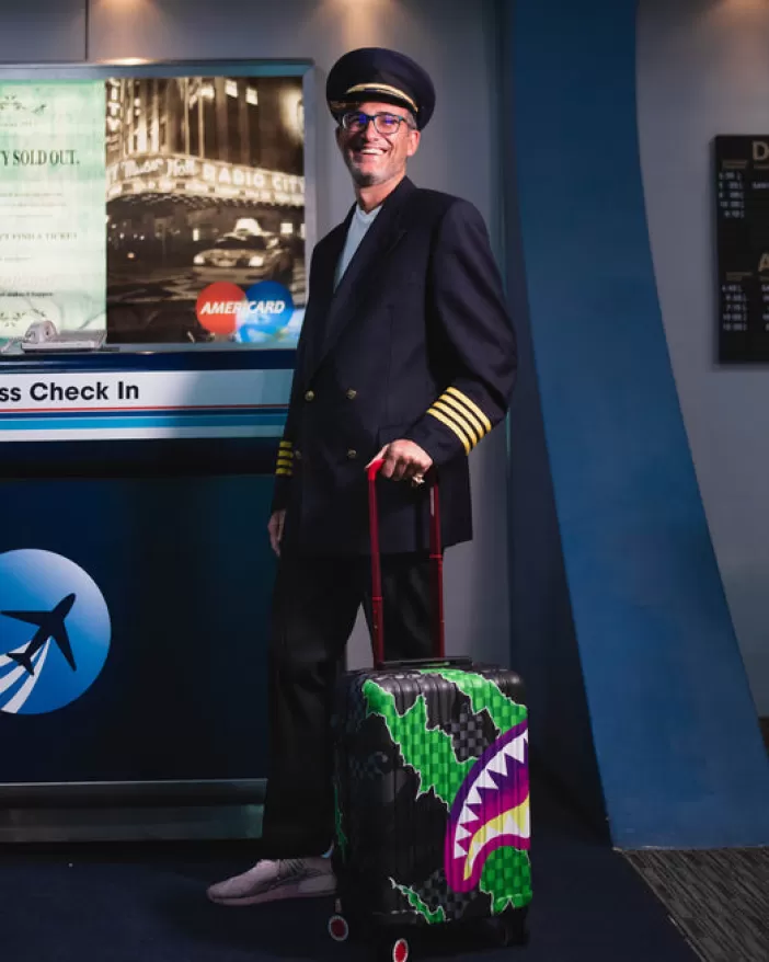 CARRY-ON LUGGAGE*Sprayground THE WILD ONE SHARKNAUTICS HARDSHELL CARRY-ON LUGGAGE